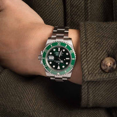 Used Hulk Rolex Submariner Green Dial 116610LV image 2